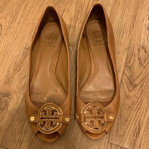 Tory Burch Tan Wedges 🌟